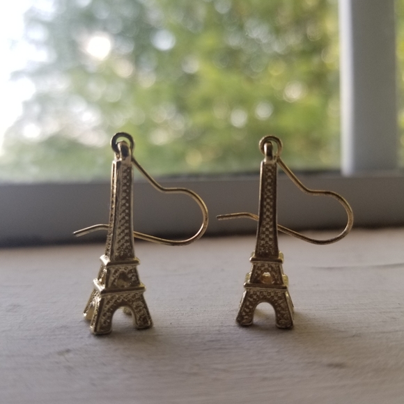 gorgeous dainty gold Eiffel Tower drop earrings - Picture 4 of 5